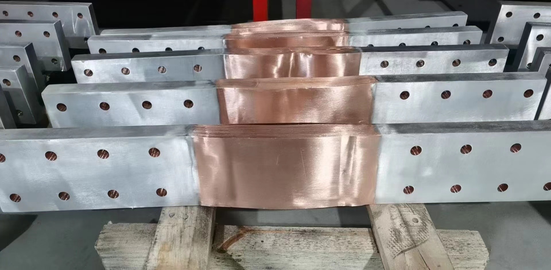 高分子扩散焊铜箔软连接焊机的优势